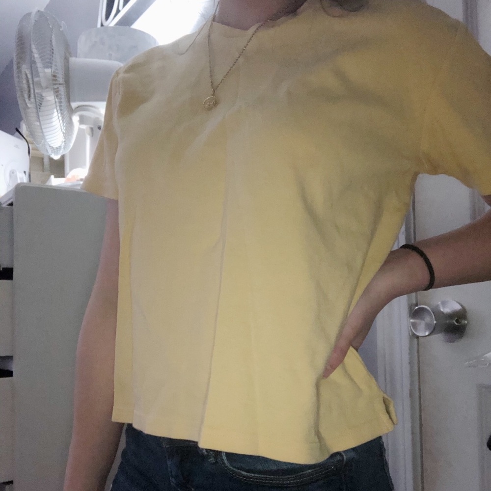 yellow tee!